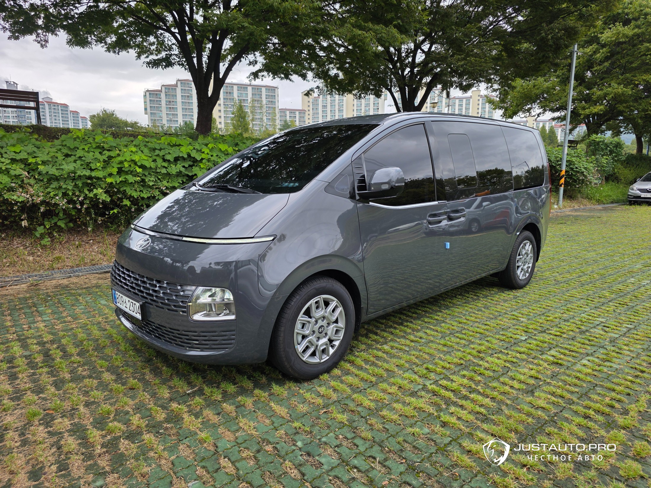 Автомобиль Hyundai Staria