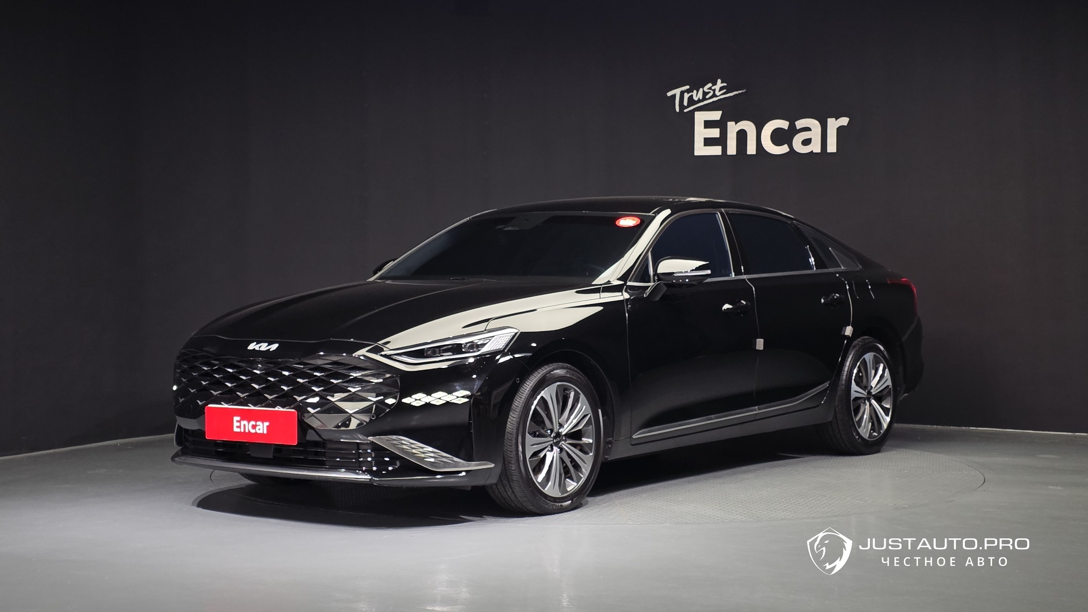 Автомобиль Kia K8