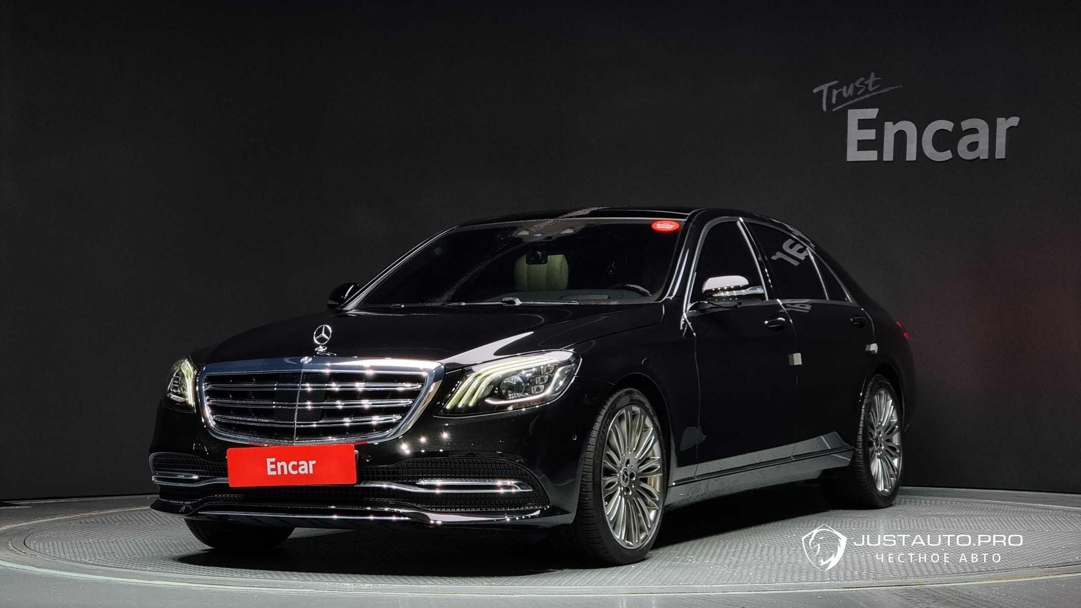Автомобиль Mercedes-Benz S-Class
