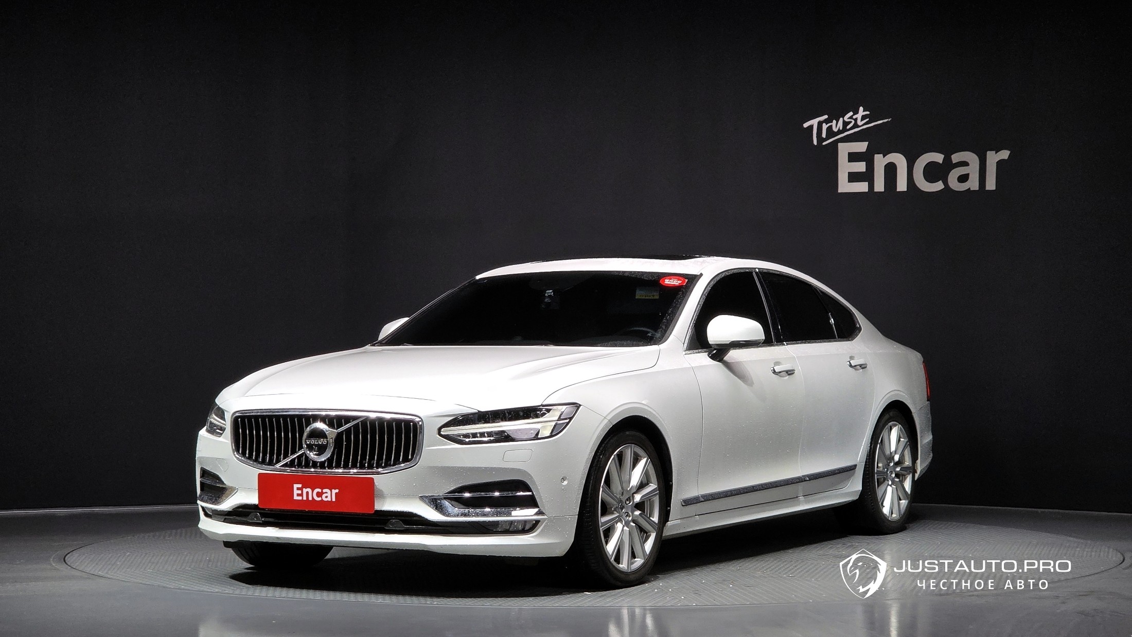 Автомобиль Volvo S90