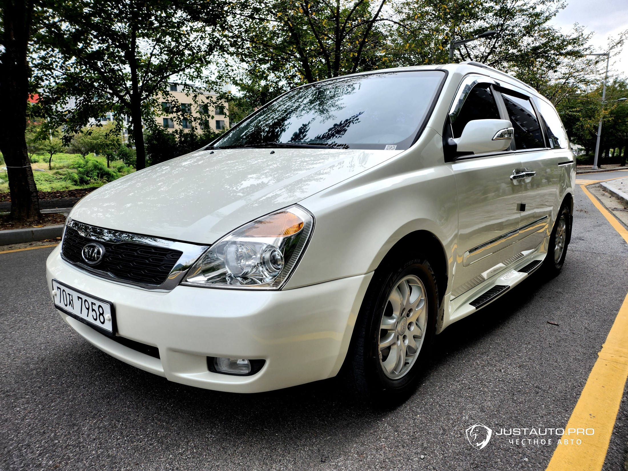 Автомобиль Kia Canival