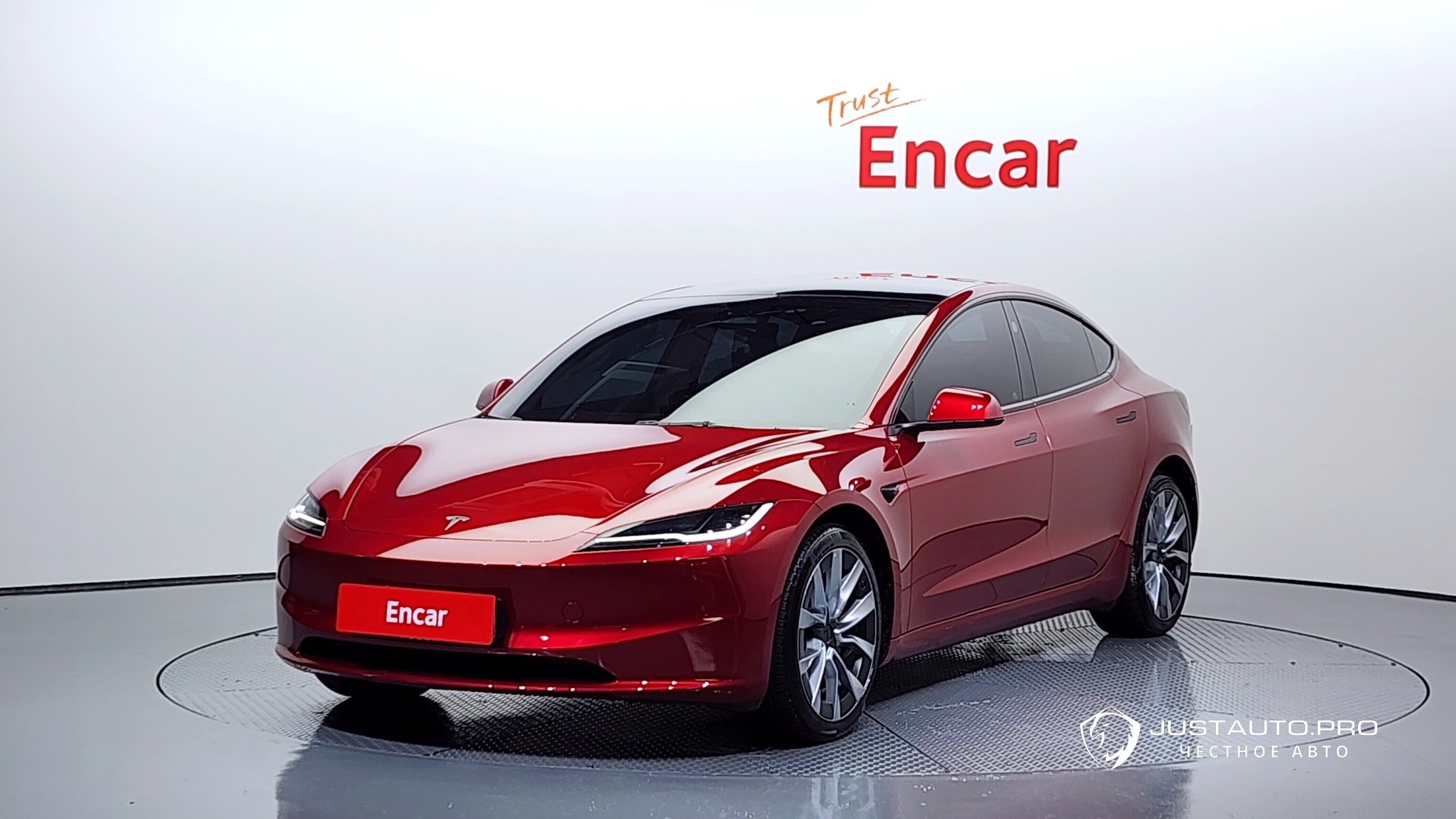 Автомобиль Tesla Model 3