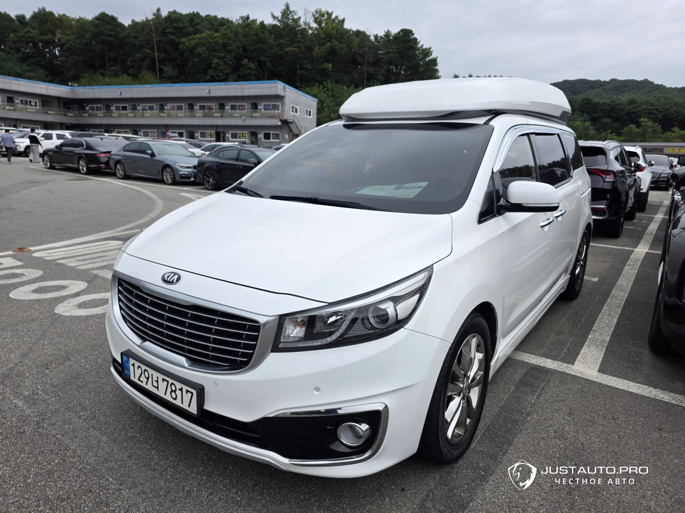 Автомобиль Kia Canival