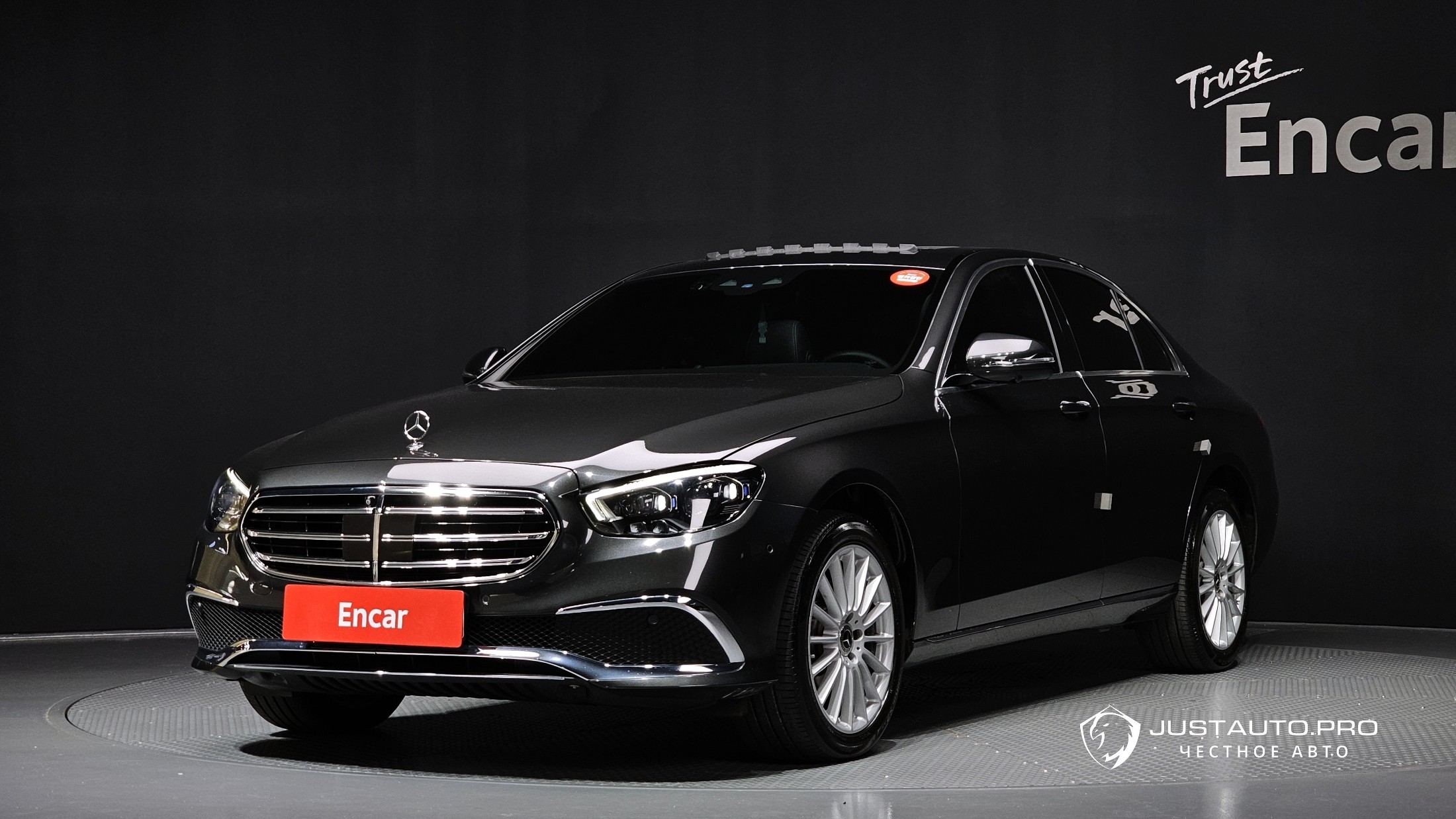 Автомобиль Mercedes-Benz E-Class