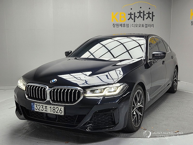 Автомобиль BMW 5-Series