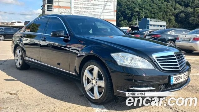 Автомобиль Mercedes-Benz S-Class