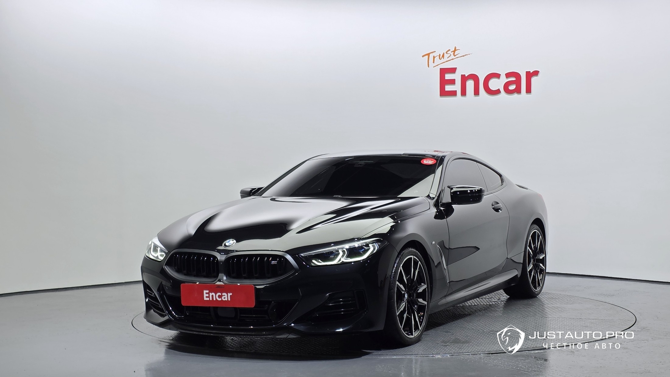 Автомобиль BMW 8-Series