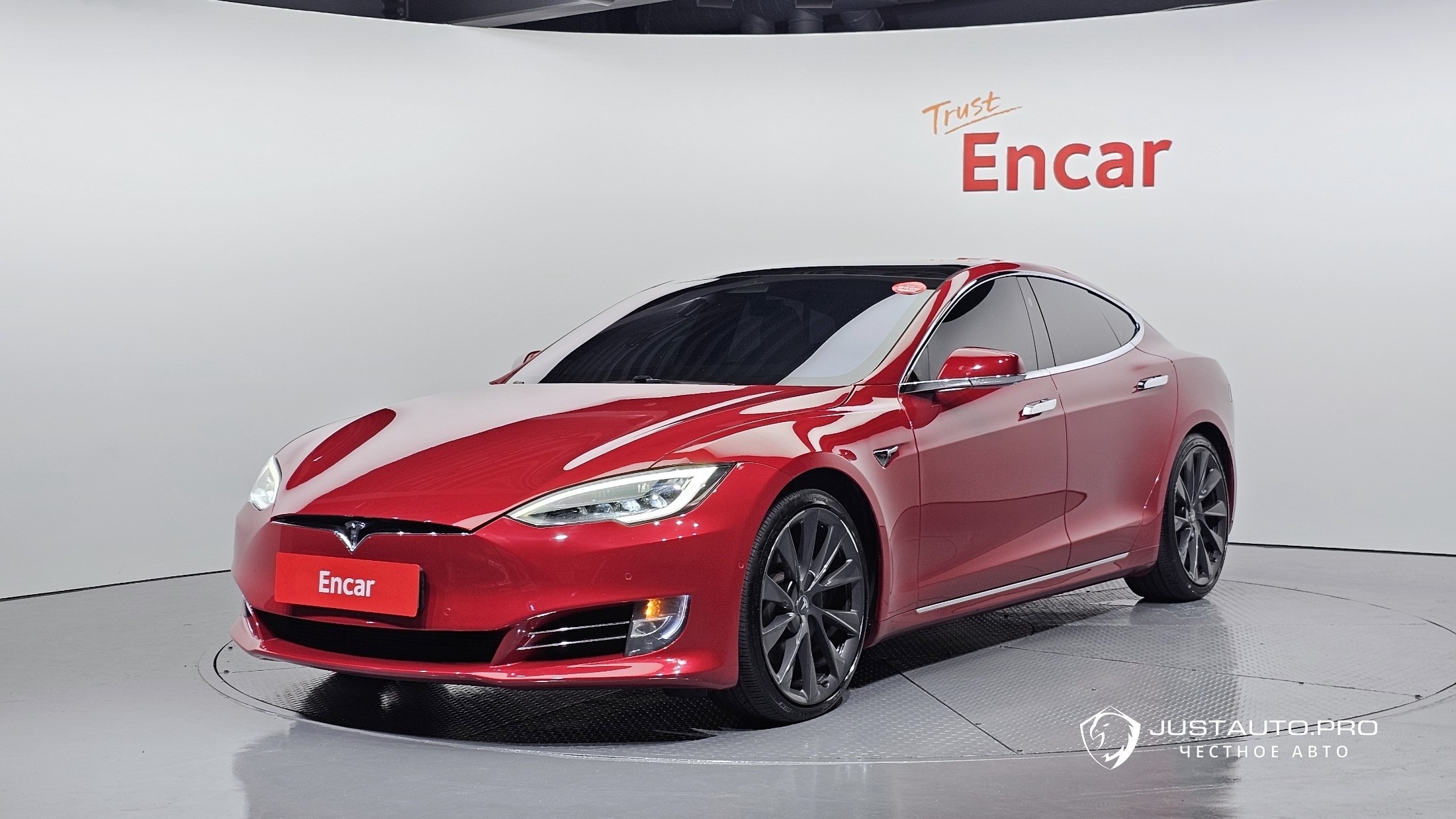 Автомобиль Tesla Model S