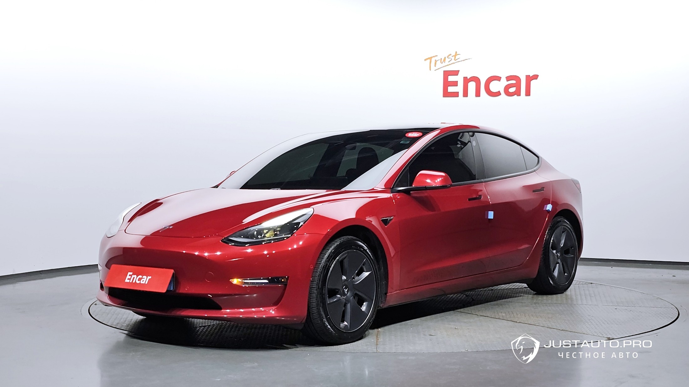 Автомобиль Tesla Model 3