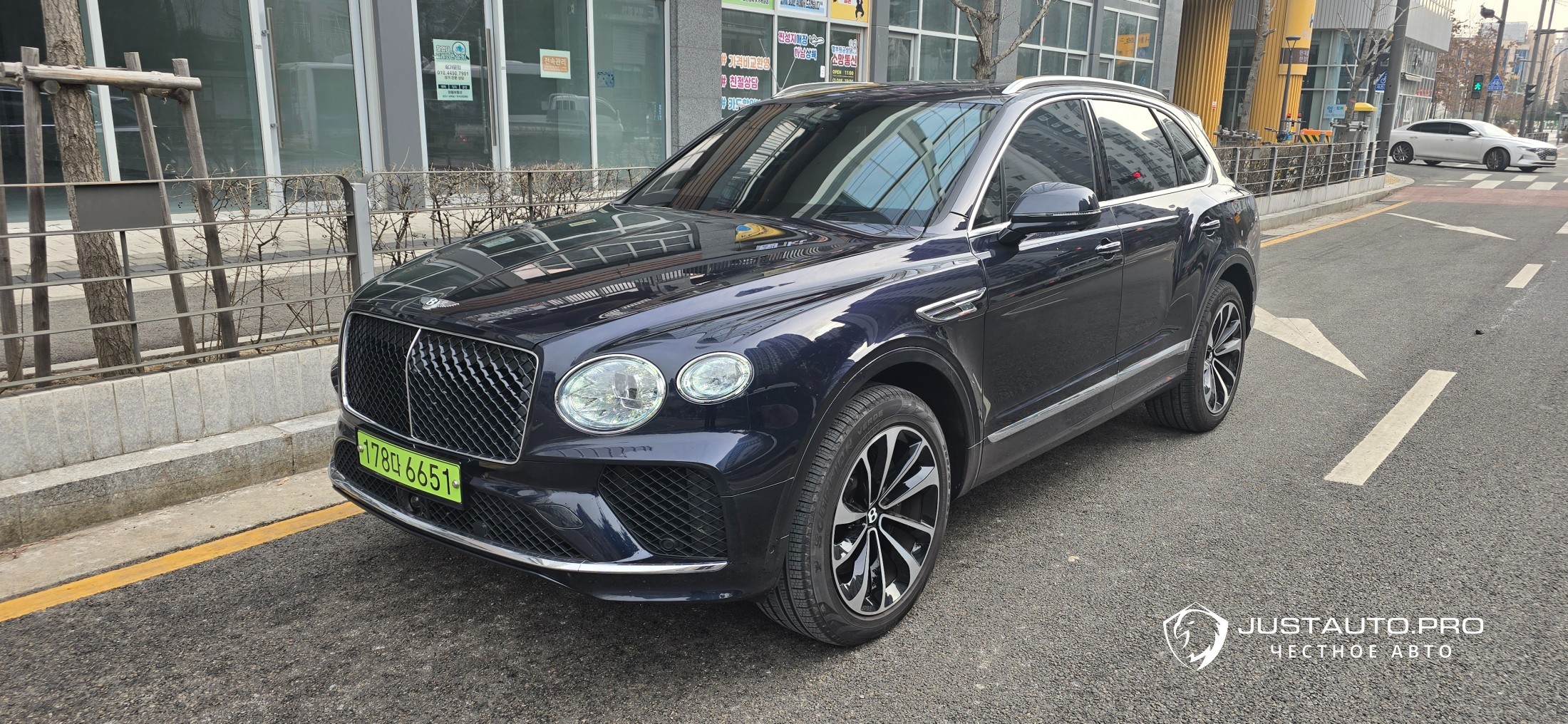 Автомобиль Bentley Bentayga