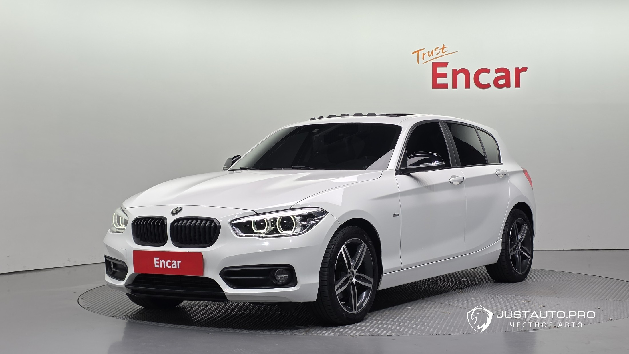 Автомобиль BMW 1-Series