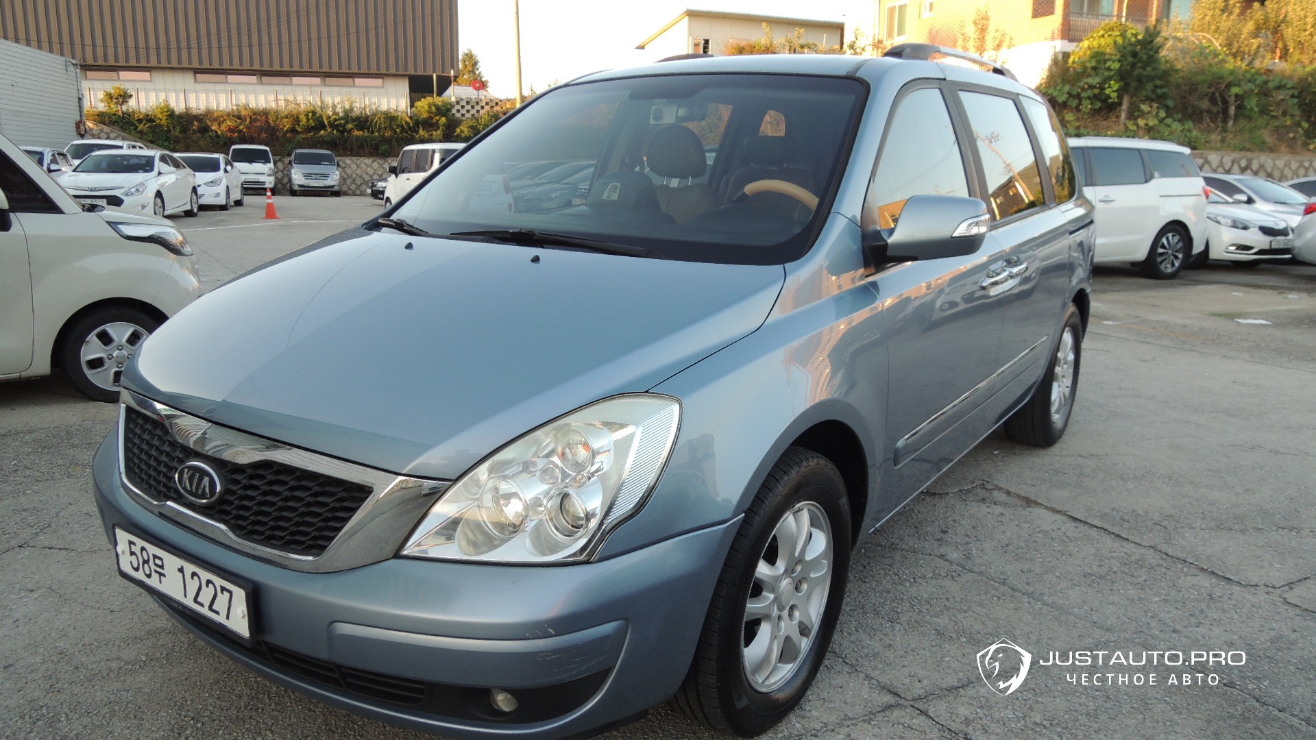 Автомобиль Kia Canival