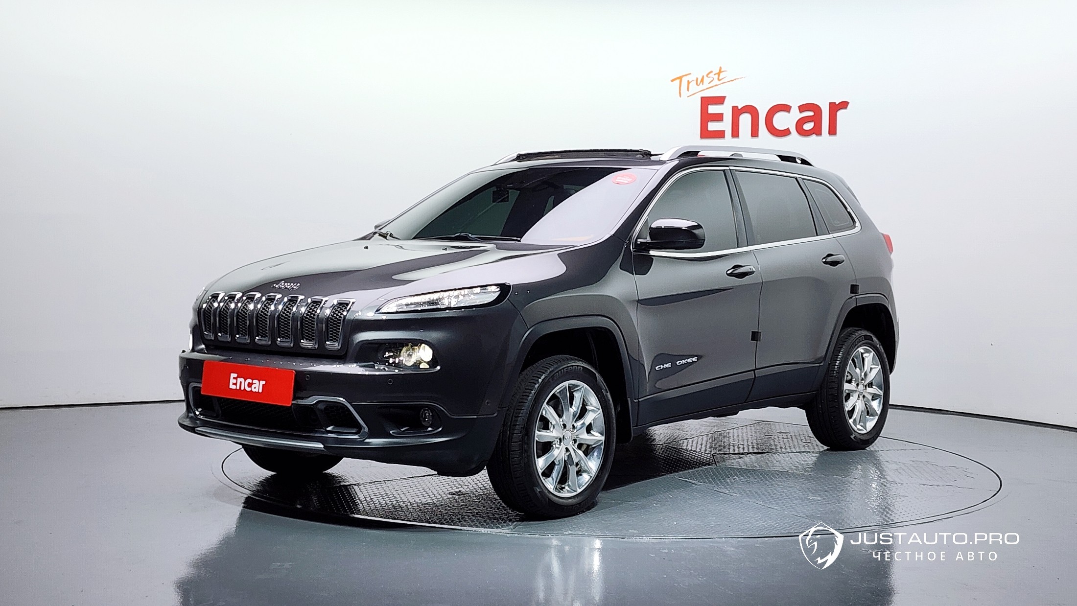Автомобиль Jeep Cherokee