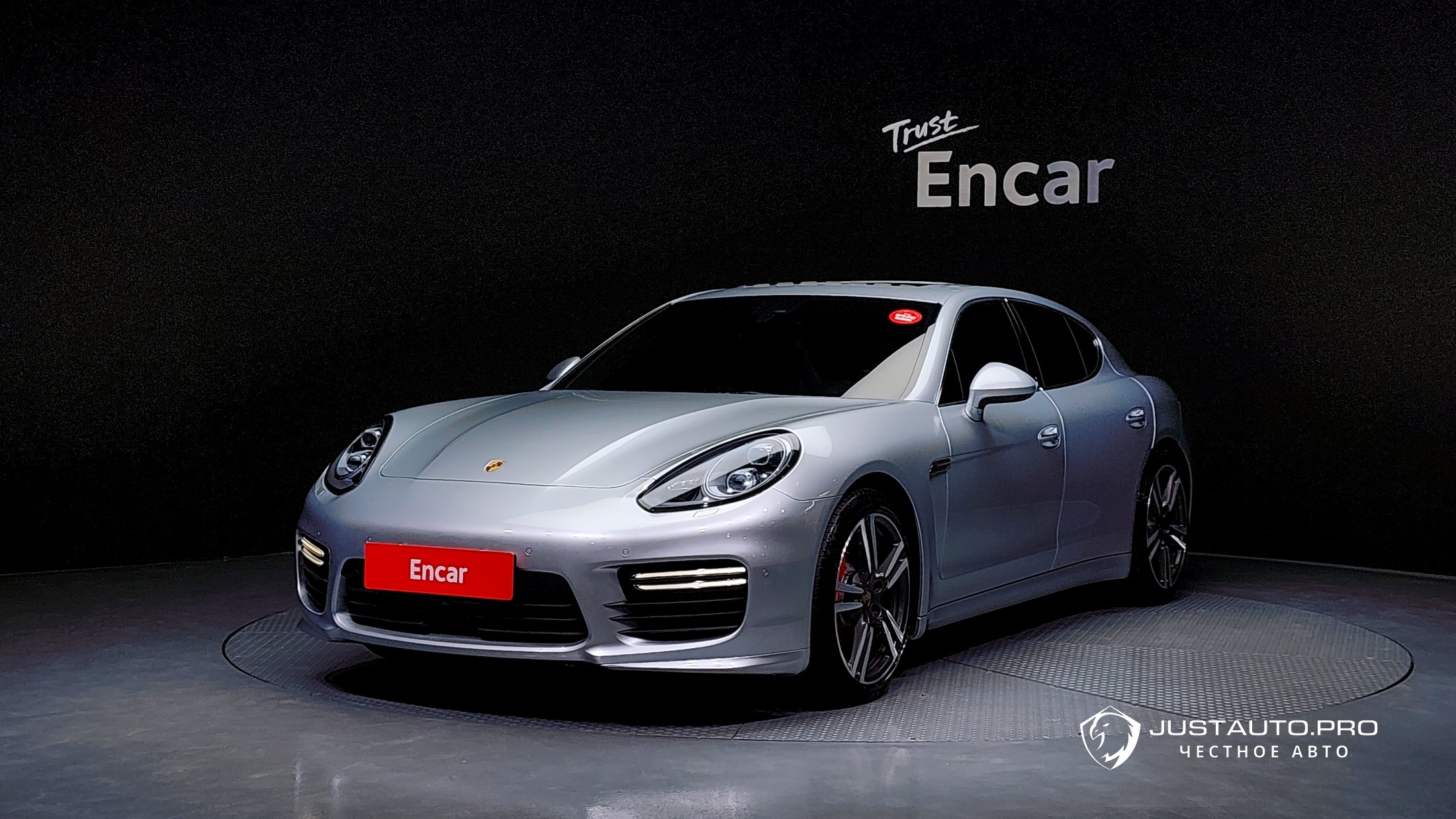 Автомобиль Porsche Panamera