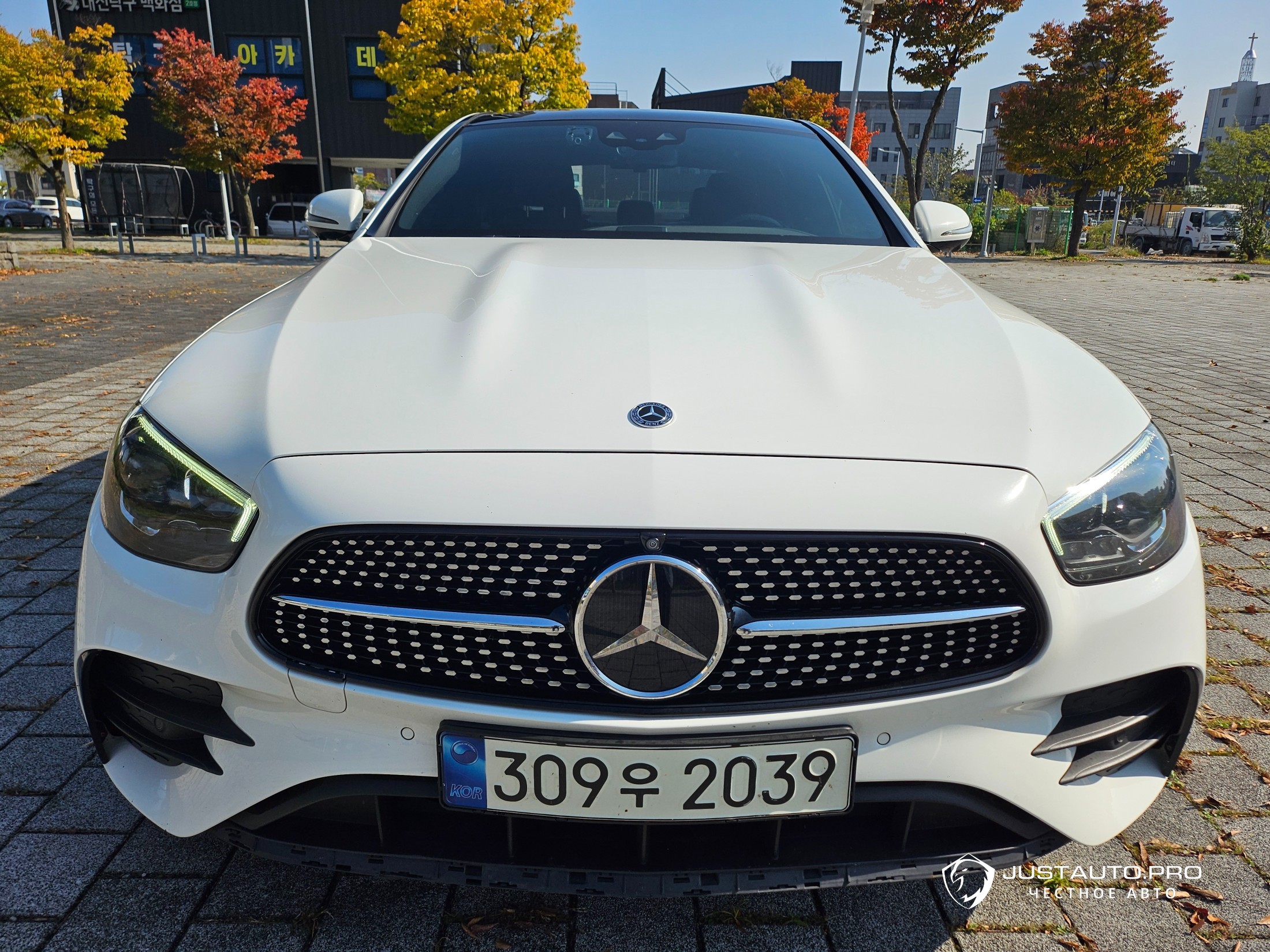 Автомобиль Mercedes-Benz E-Class