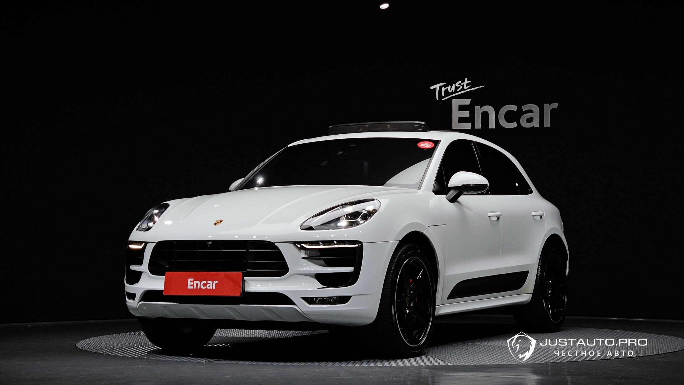 Автомобиль Porsche Macan