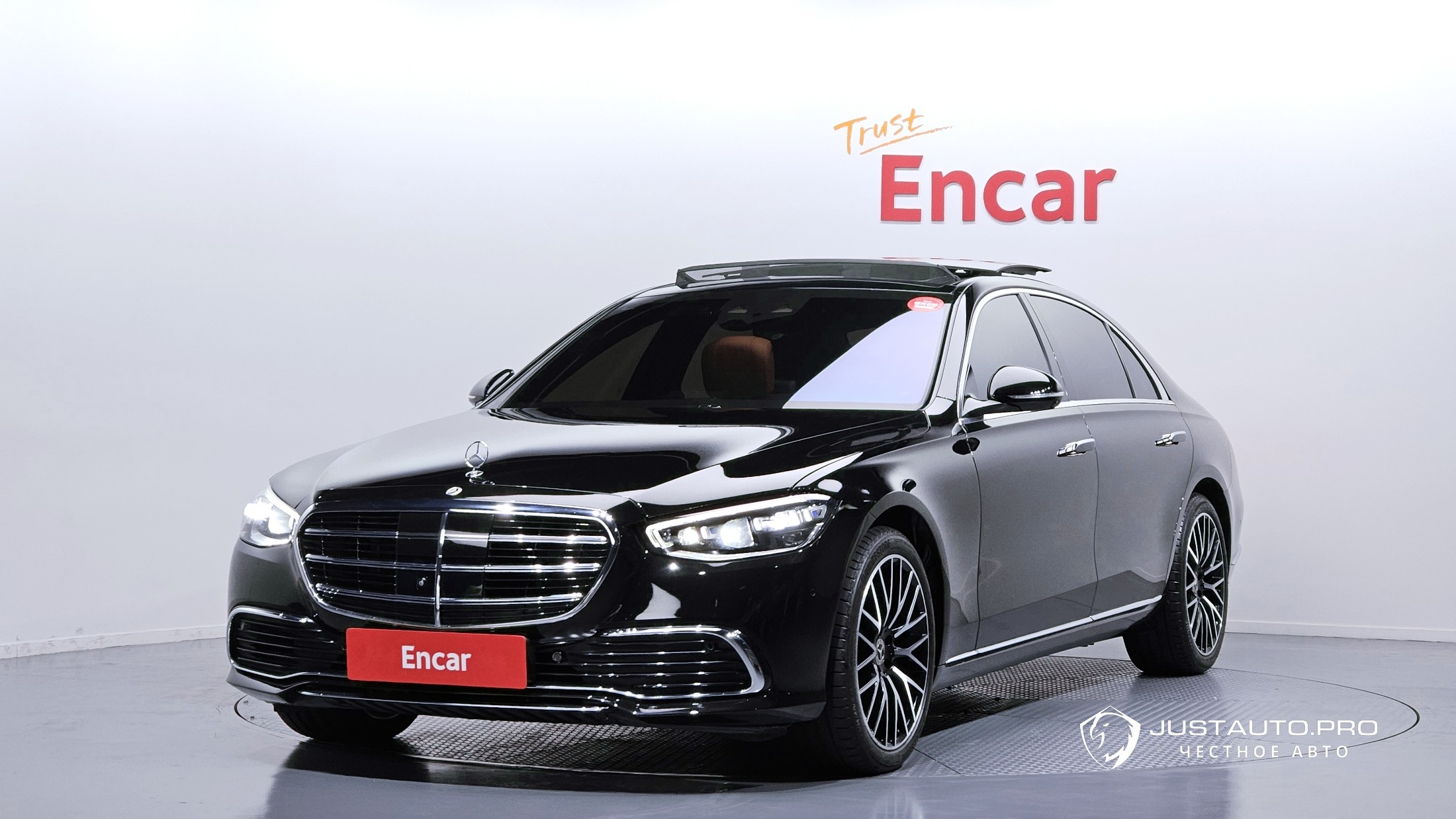 Автомобиль Mercedes-Benz S-Class