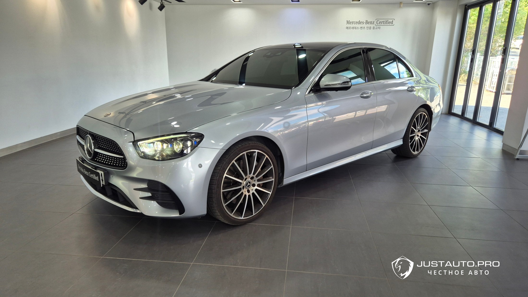 Автомобиль Mercedes-Benz E-Class