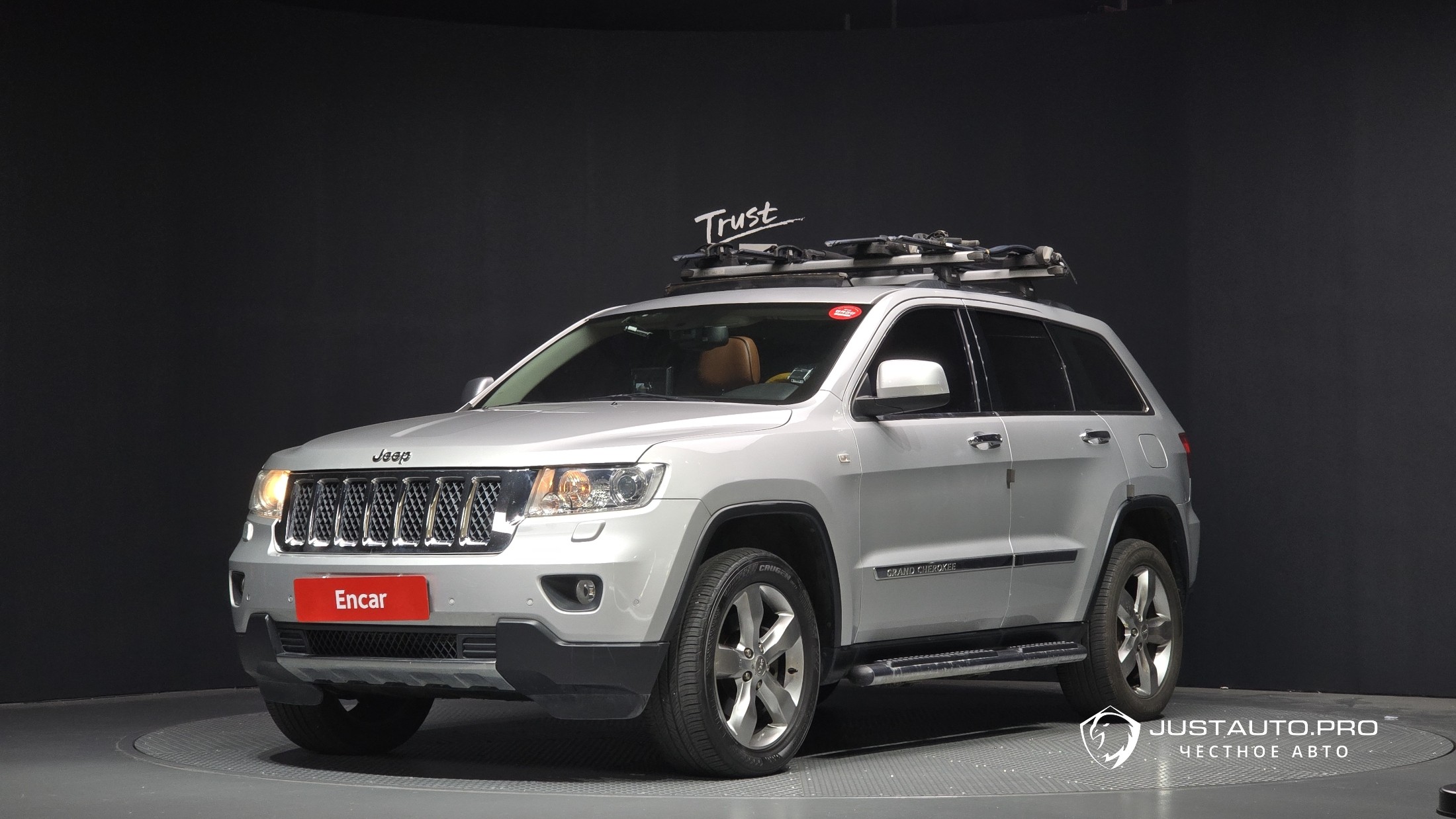Автомобиль Jeep Cherokee