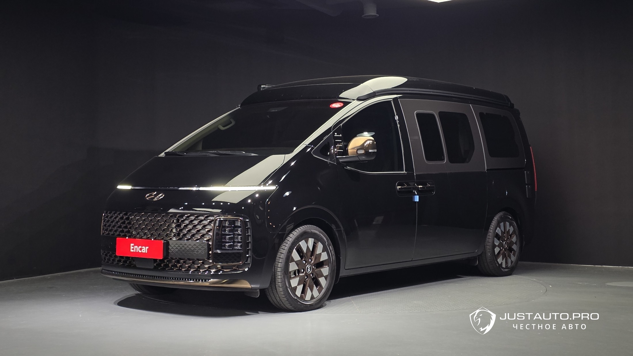 Автомобиль Hyundai Staria