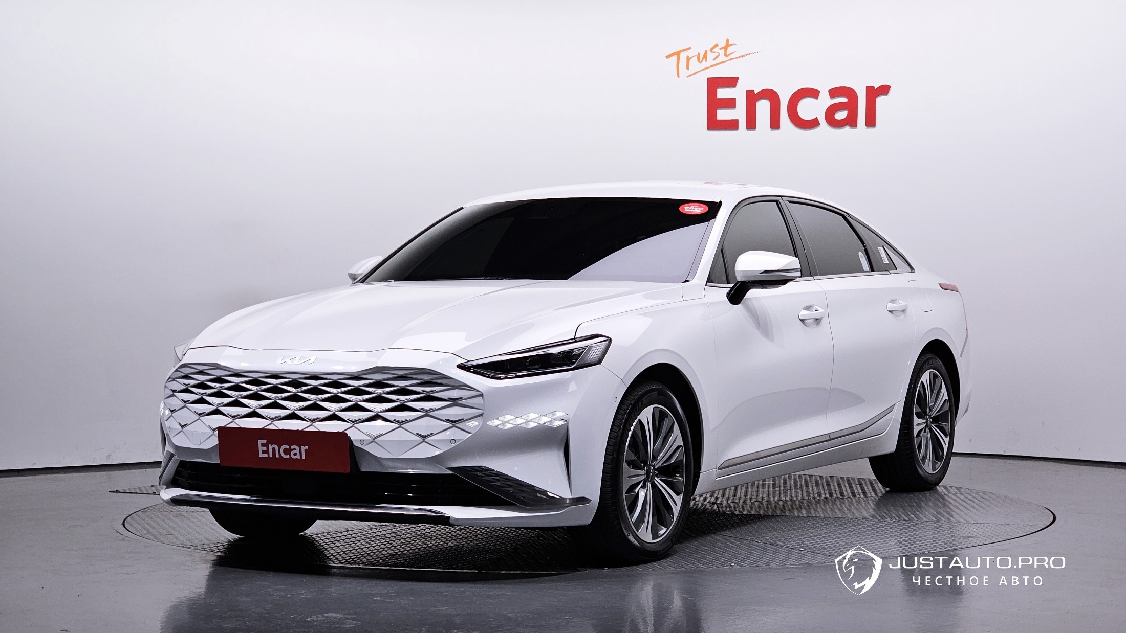 Автомобиль Kia K8