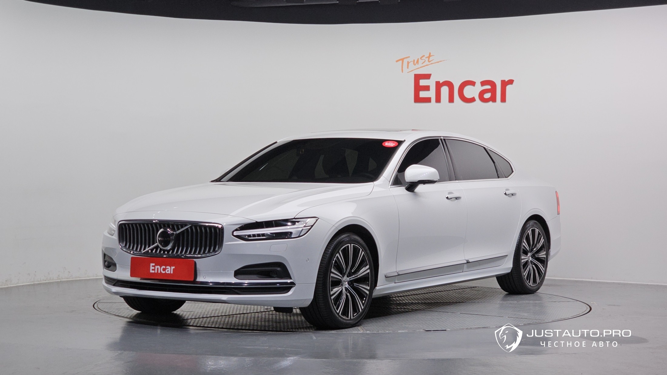 Автомобиль Volvo S90