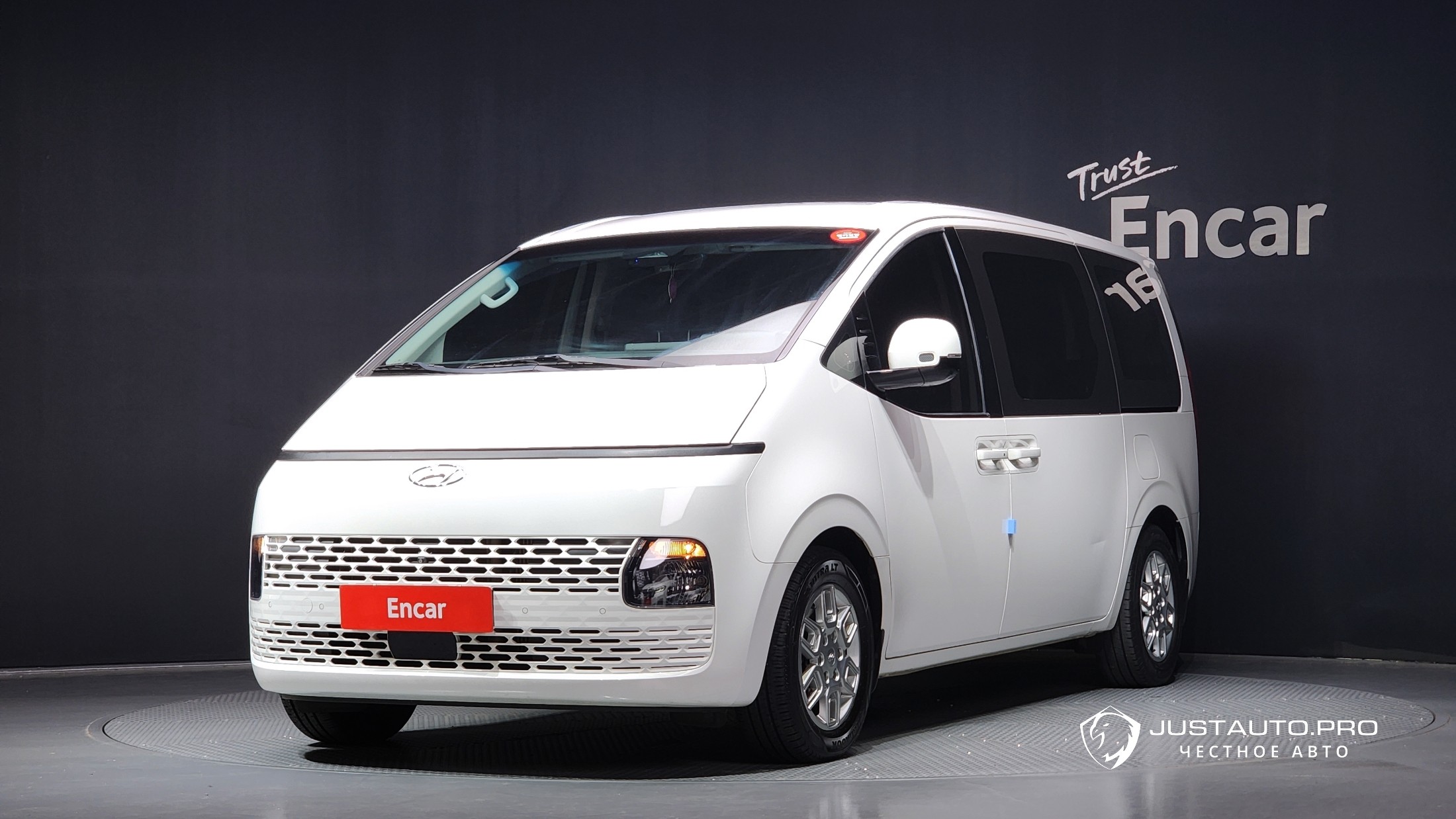 Автомобиль Hyundai Staria