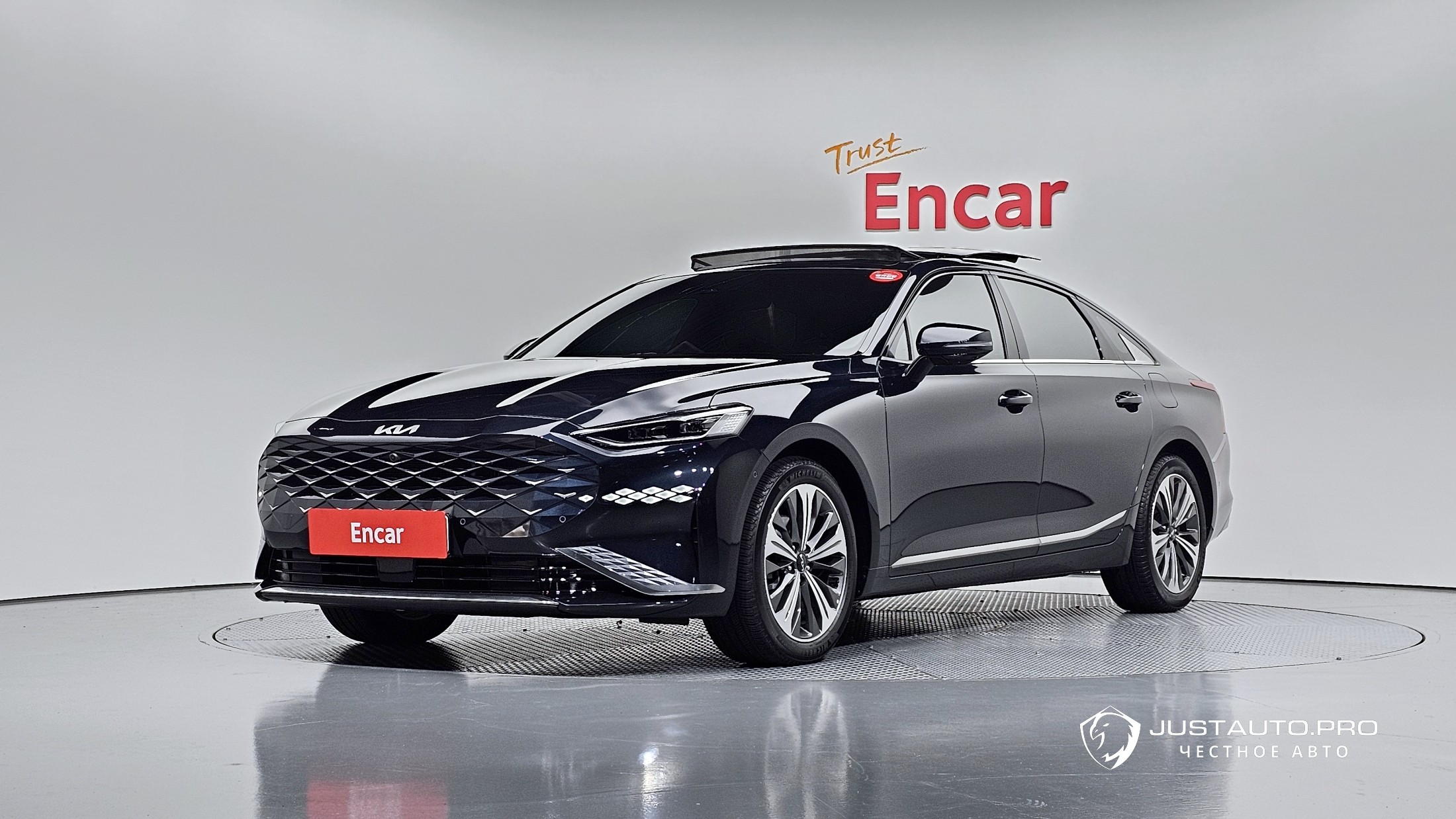 Автомобиль Kia K8