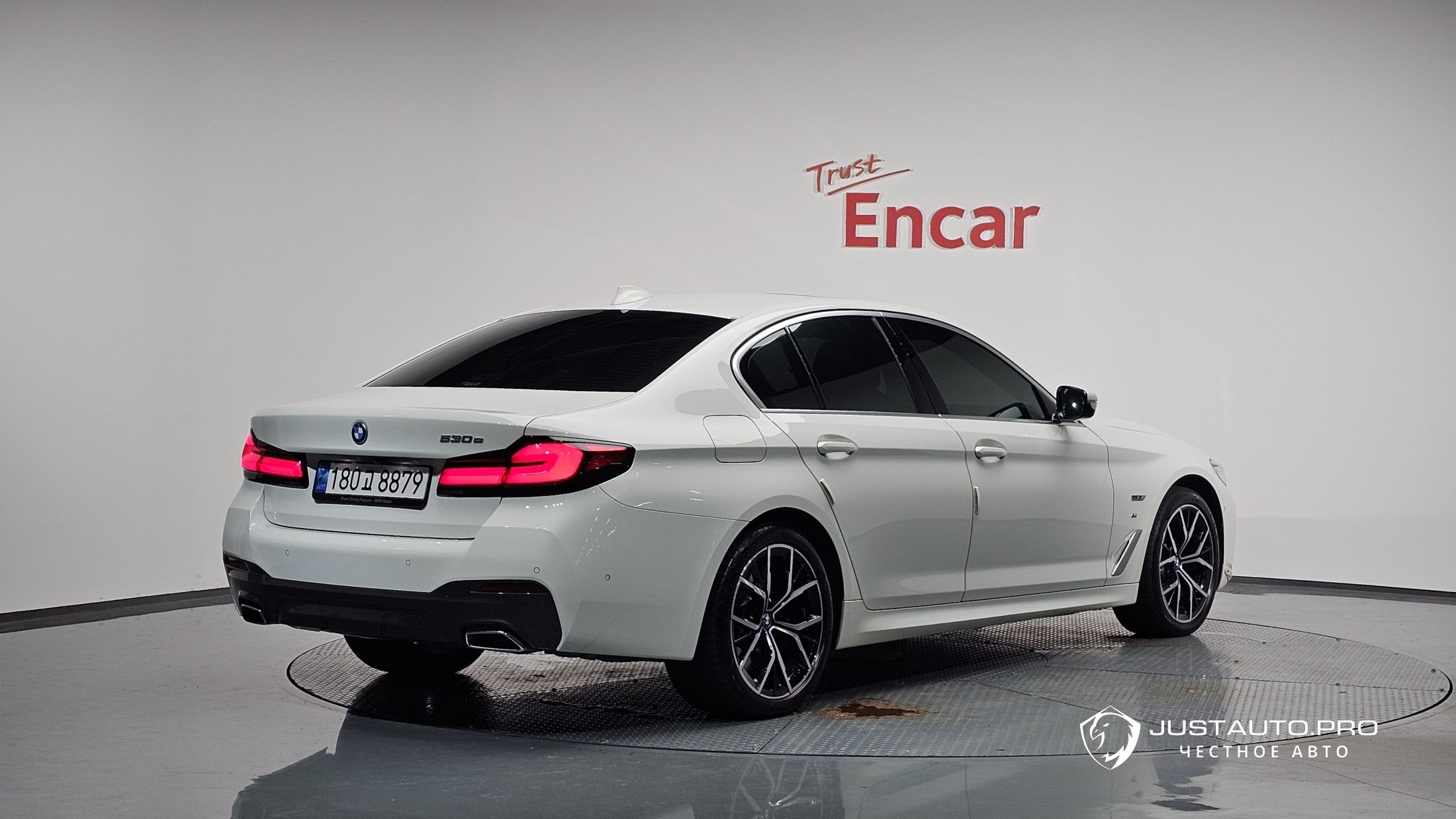 Автомобиль BMW 5-Series