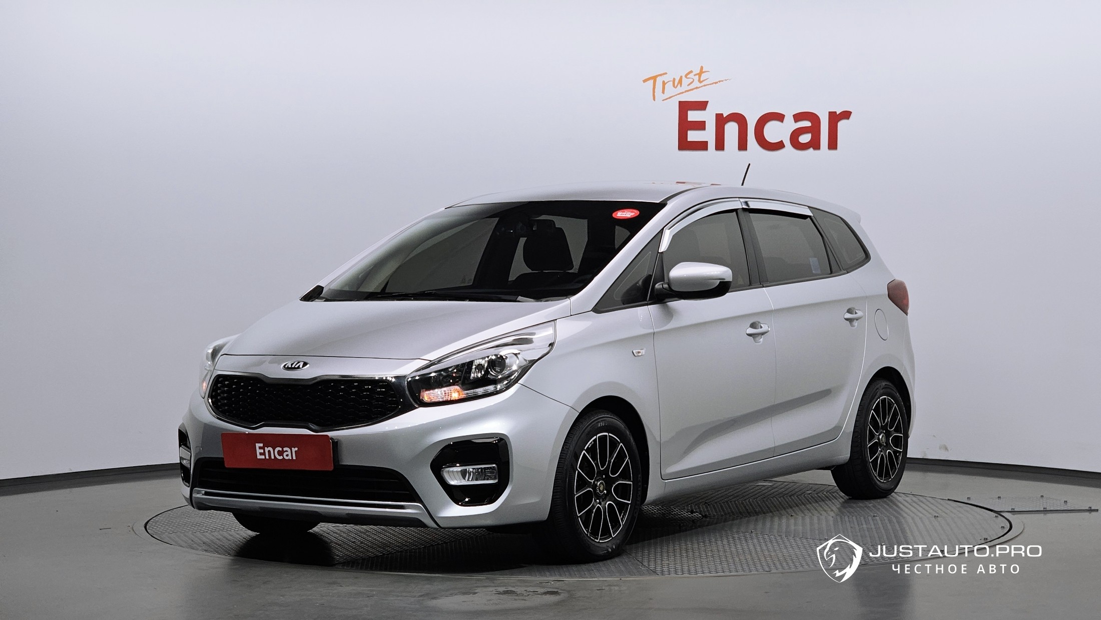 Автомобиль Kia Carens