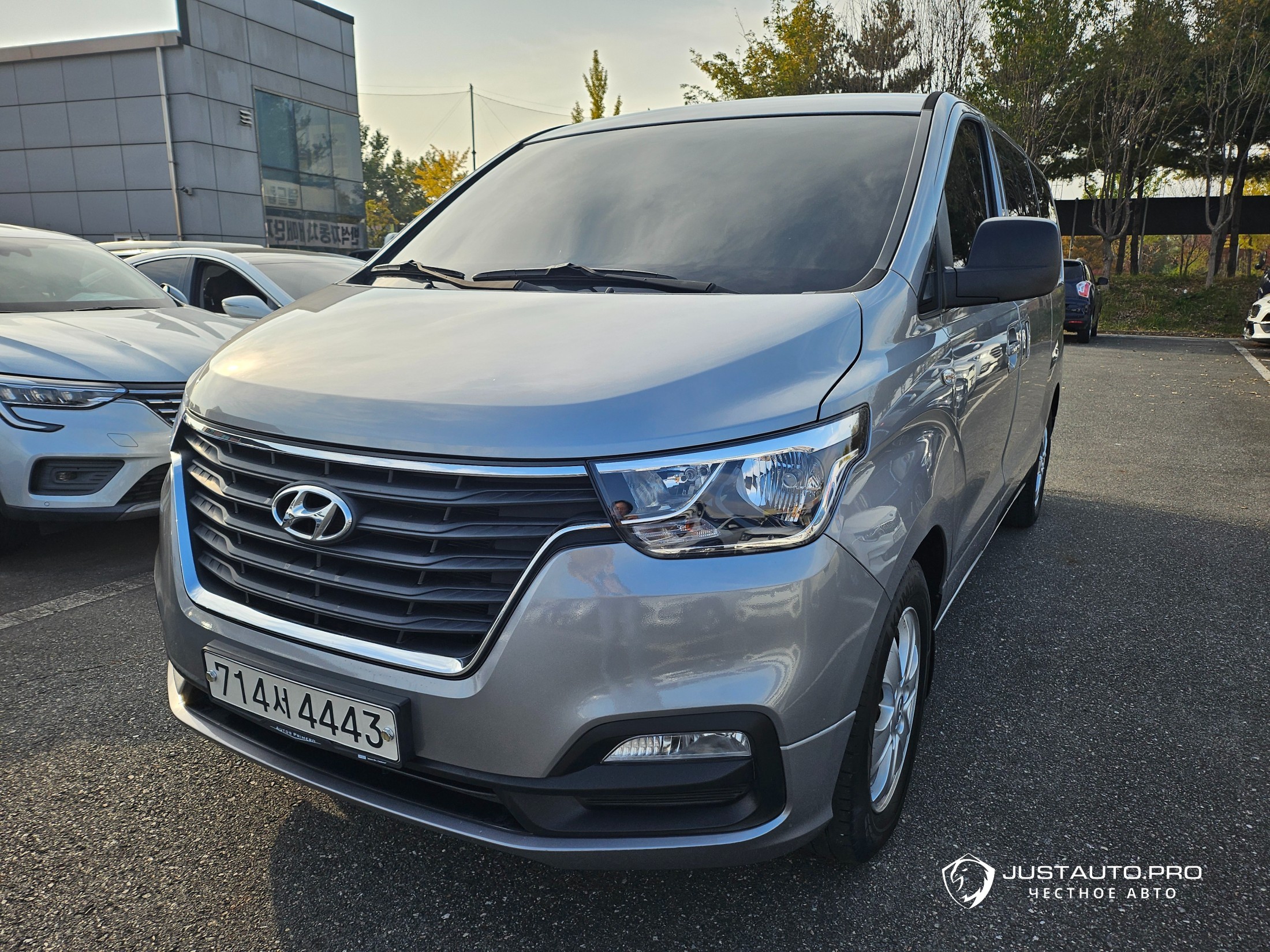 Автомобиль Hyundai Starex
