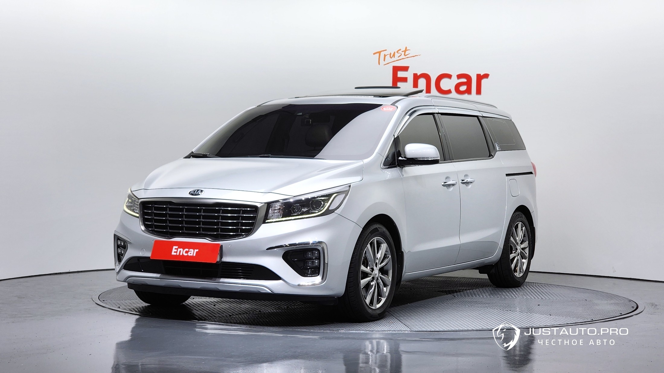 Автомобиль Kia Canival