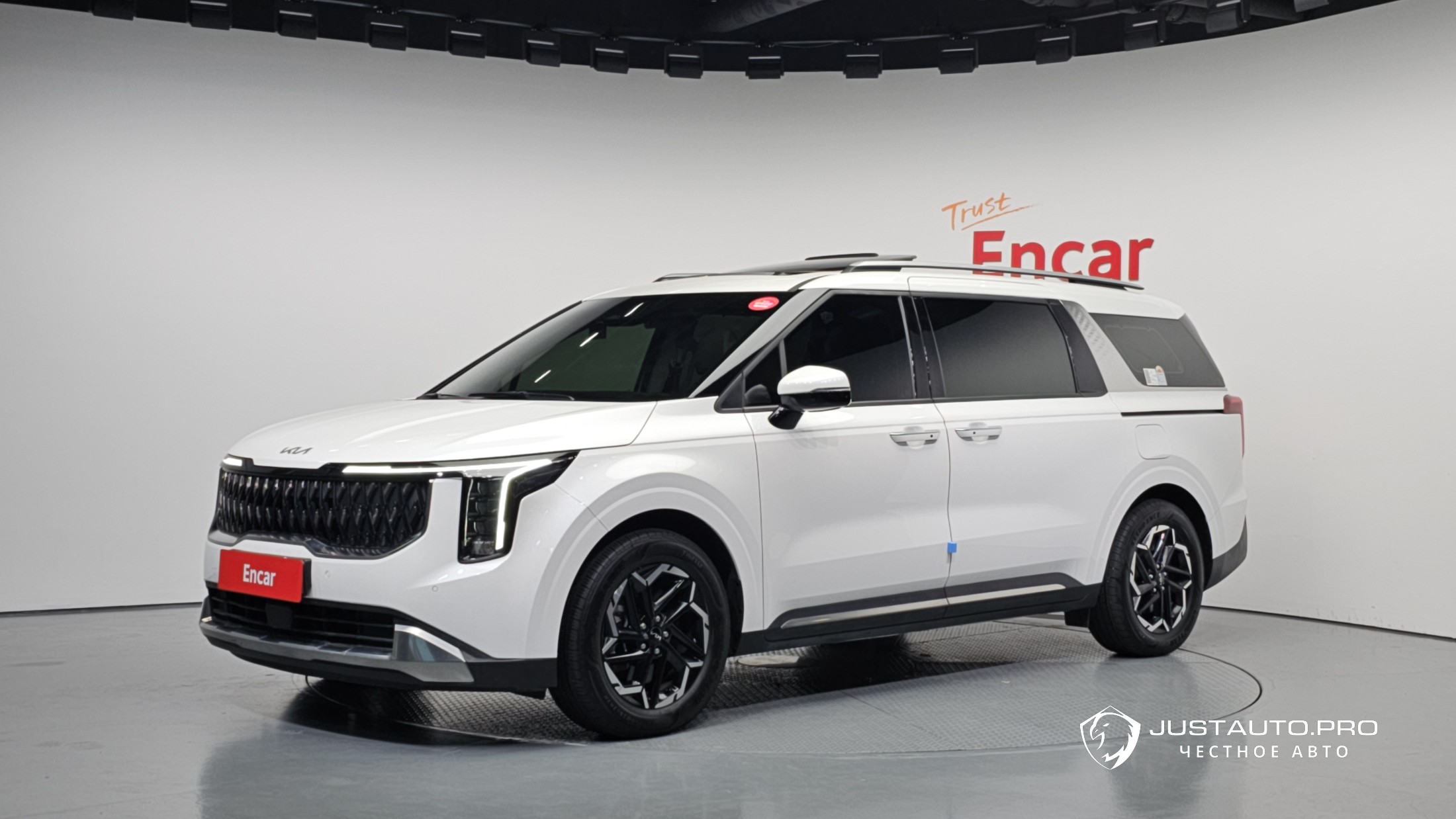 Автомобиль Kia Canival