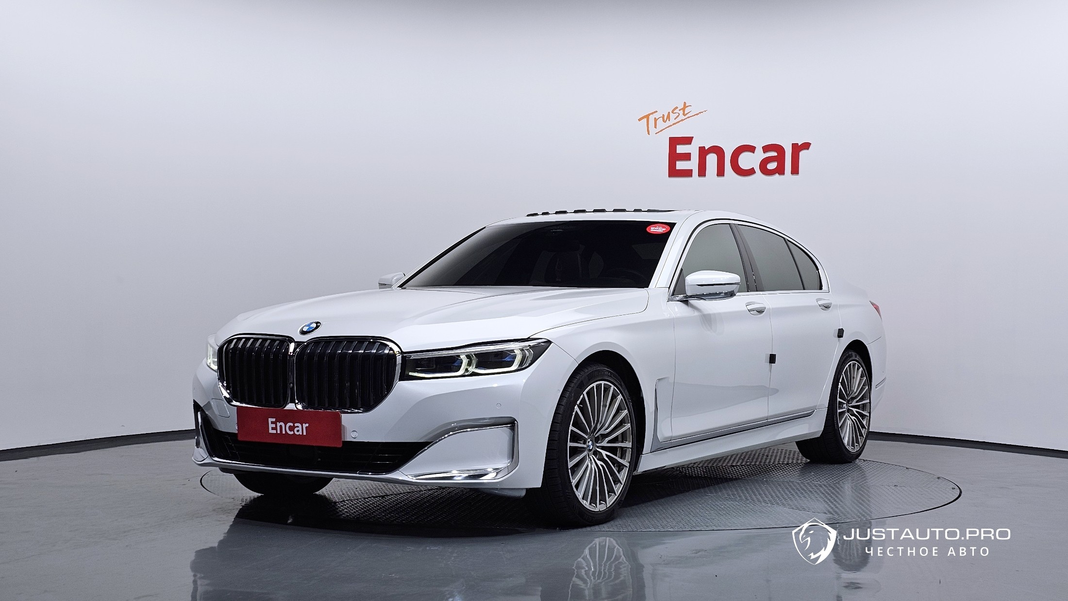 Автомобиль BMW 7-Series