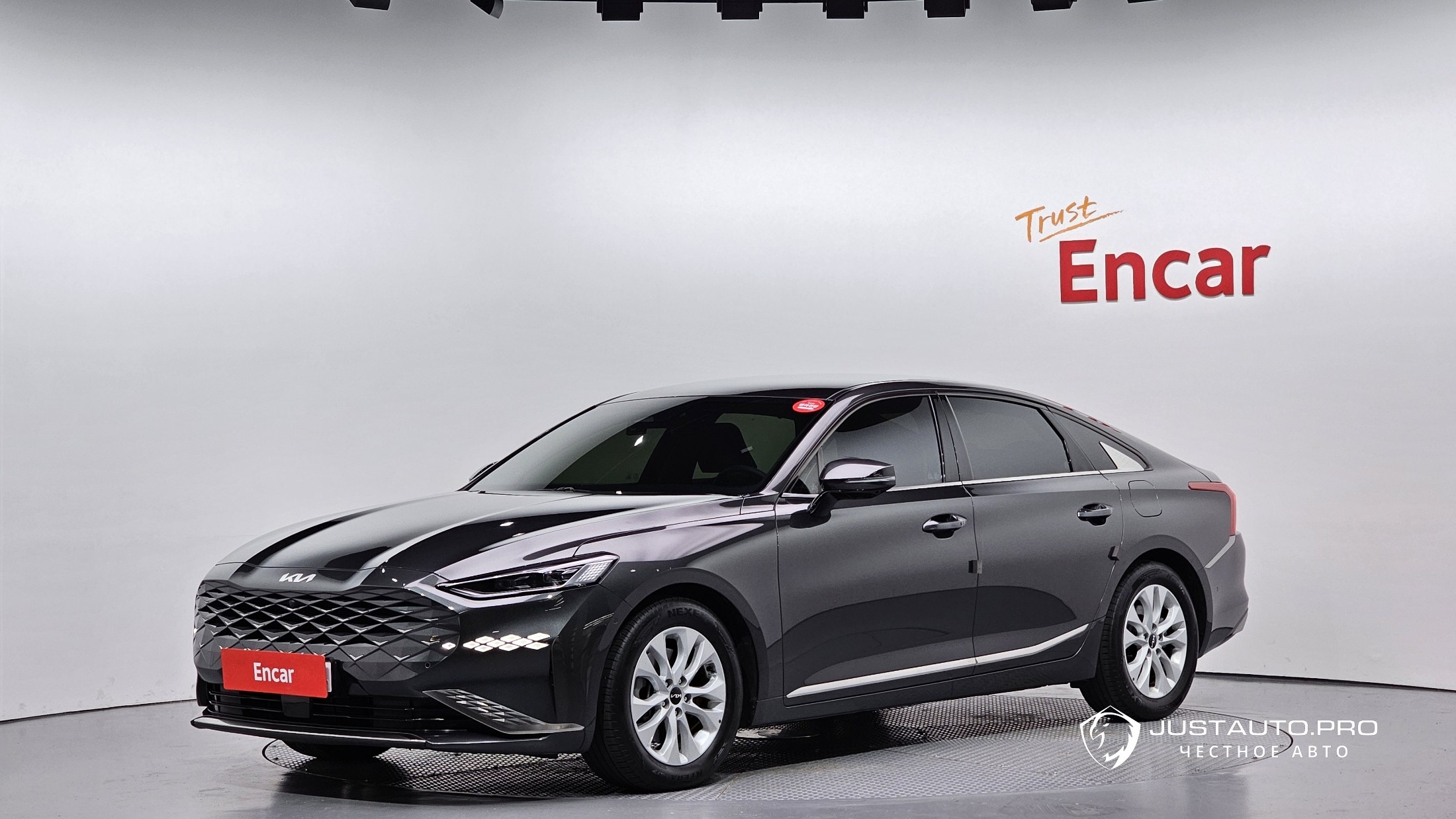 Автомобиль Kia K8