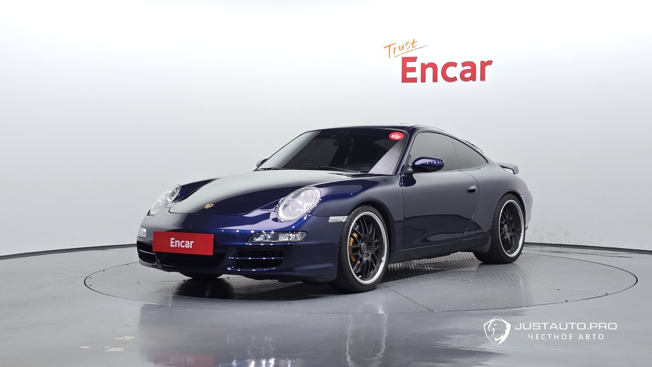 Автомобиль Porsche 911