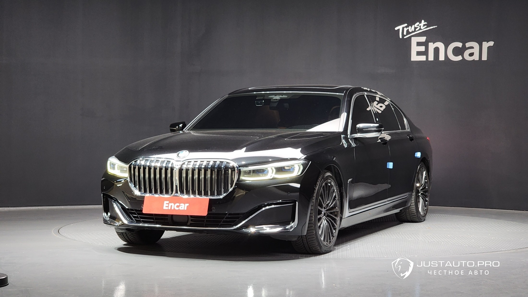 Автомобиль BMW 7-Series