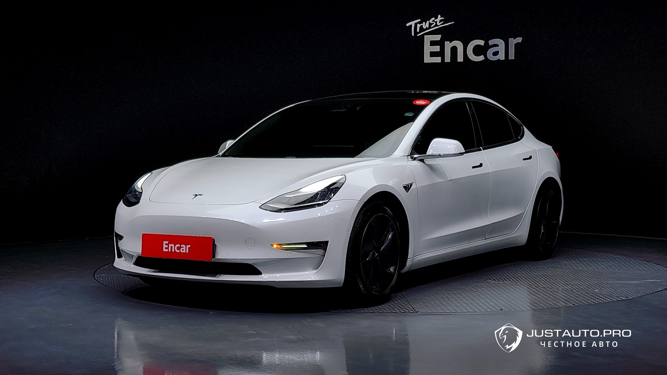 Автомобиль Tesla Model 3