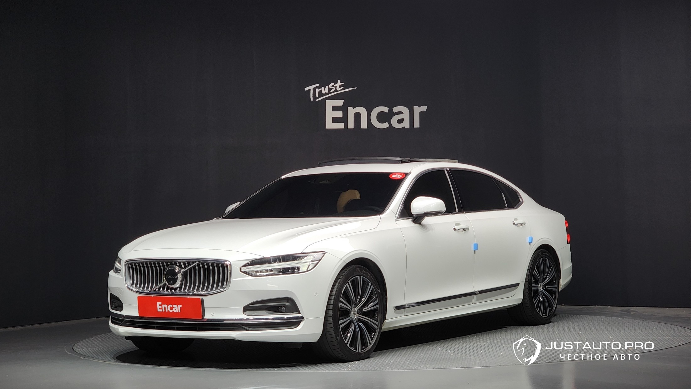 Автомобиль Volvo S90