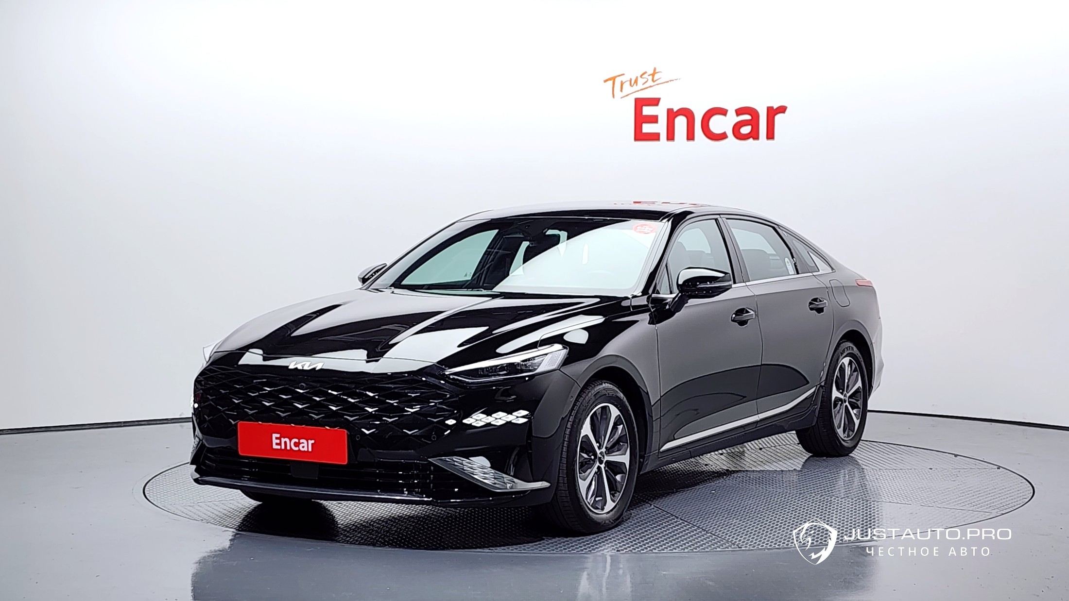 Автомобиль Kia K8