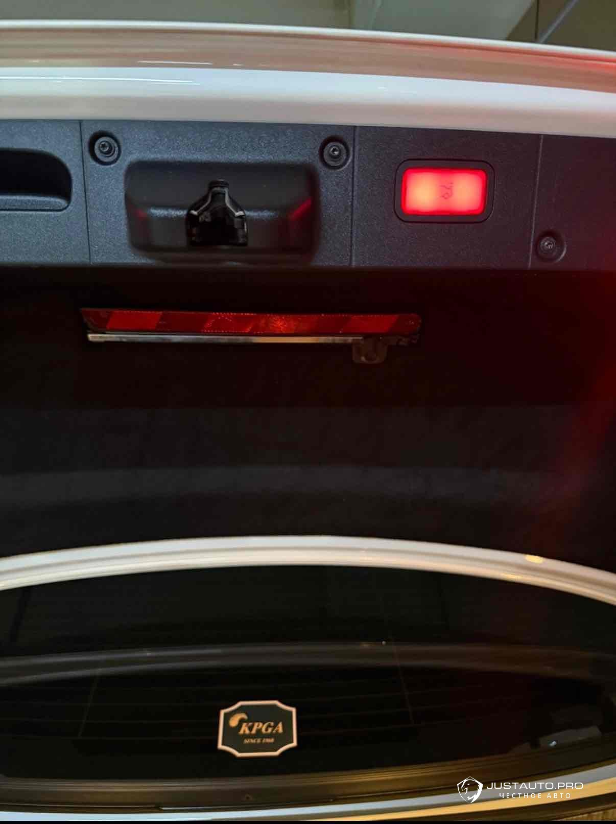 Автомобиль Mercedes-Benz S-Class