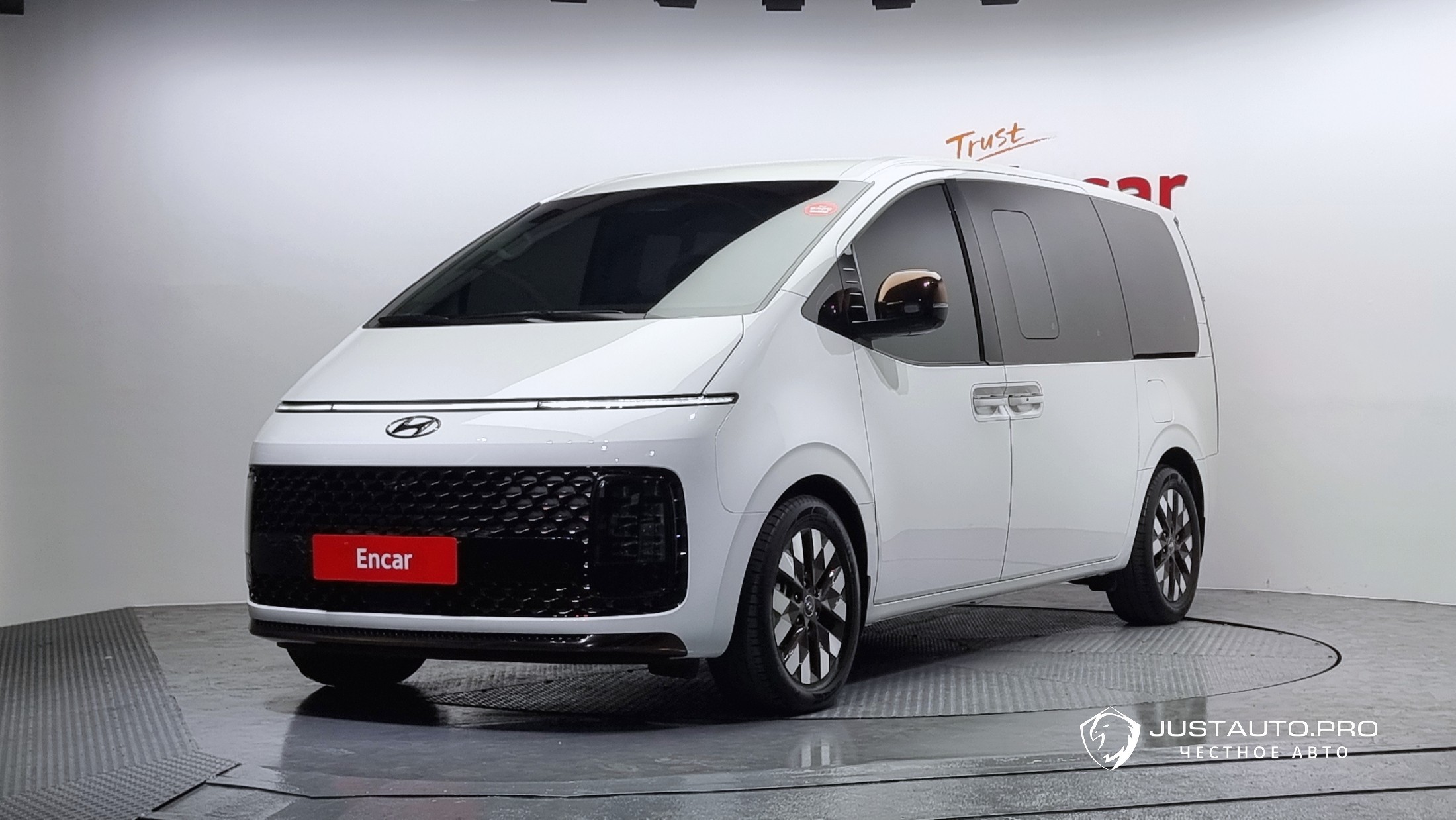 Автомобиль Hyundai Staria