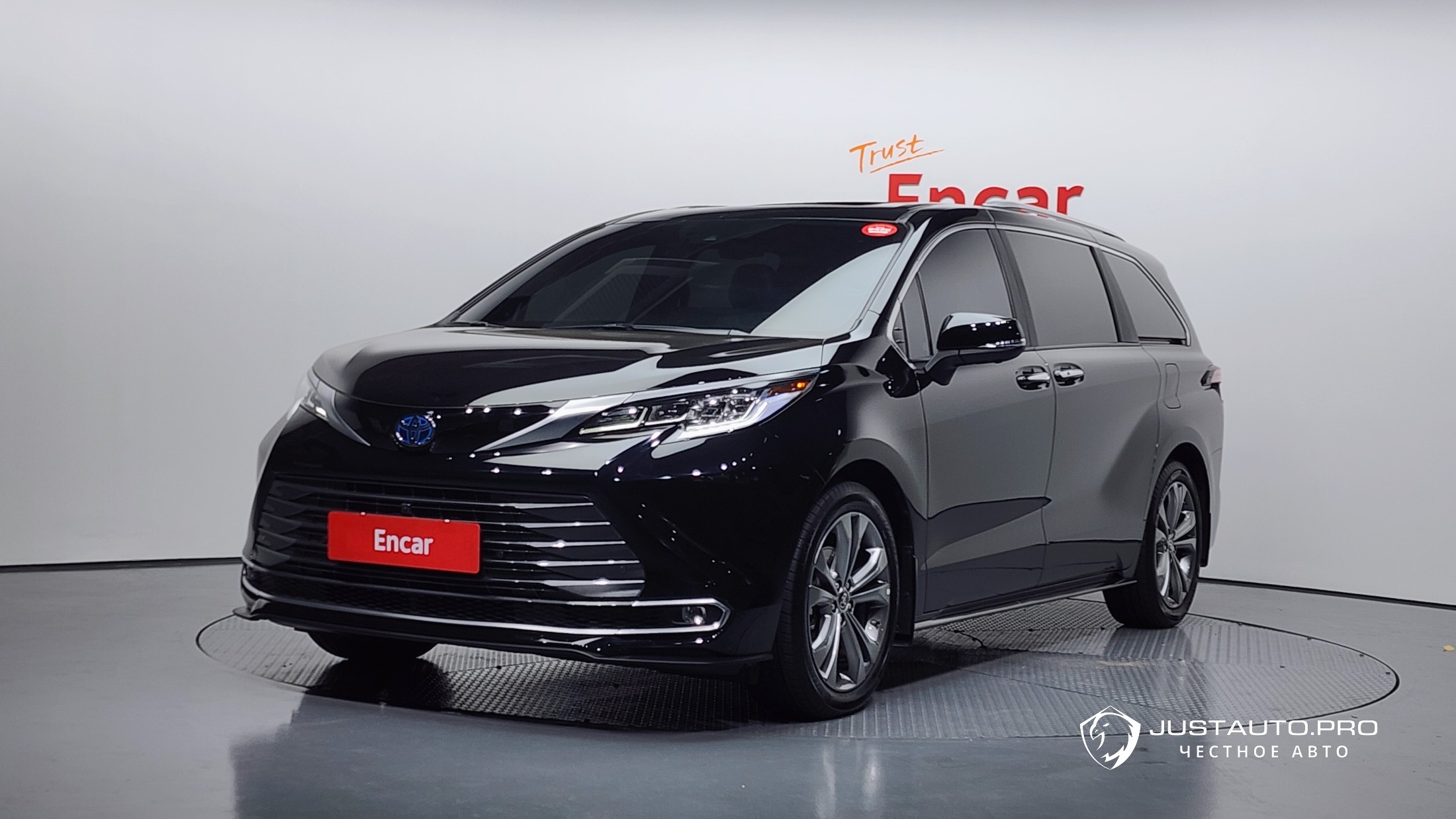 Автомобиль Toyota Sienna