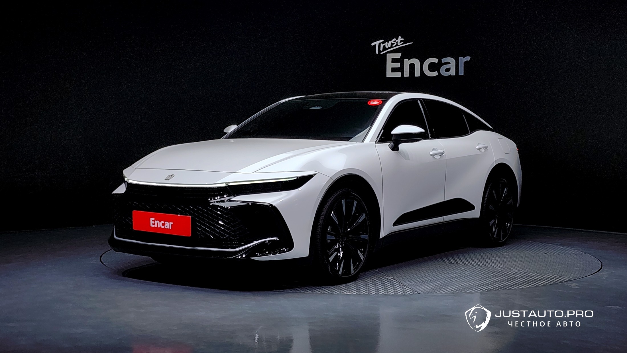 Автомобиль Toyota Crown