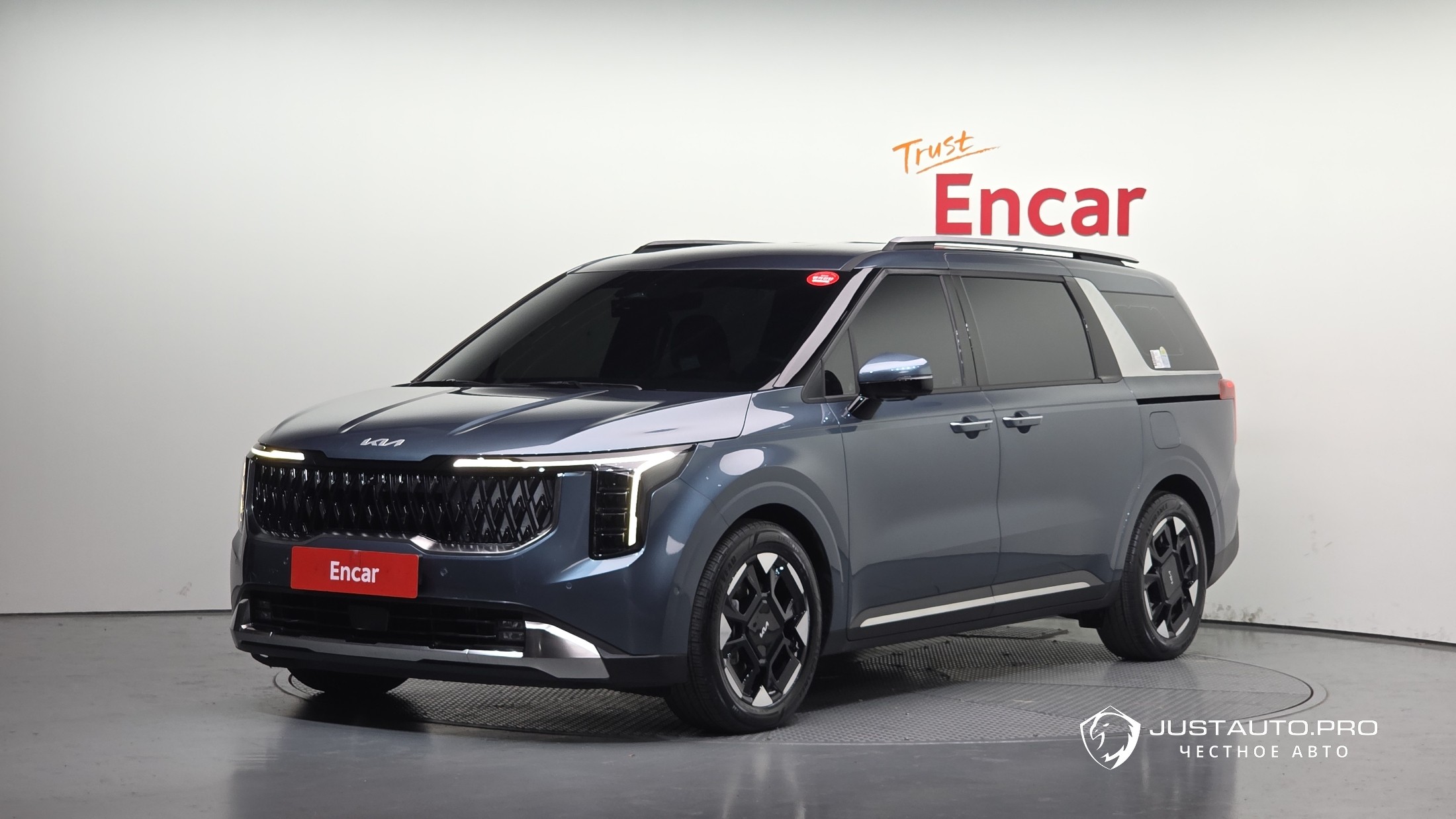 Автомобиль Kia Canival