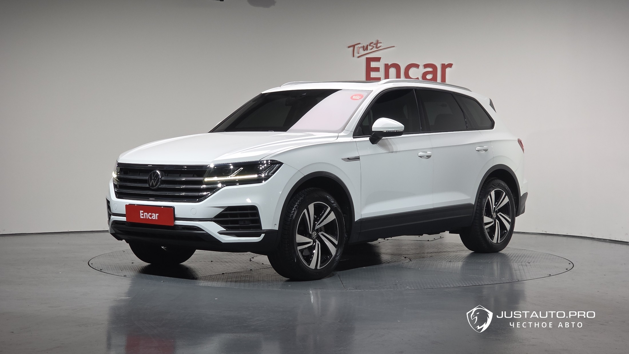 Автомобиль Volkswagen Touareg