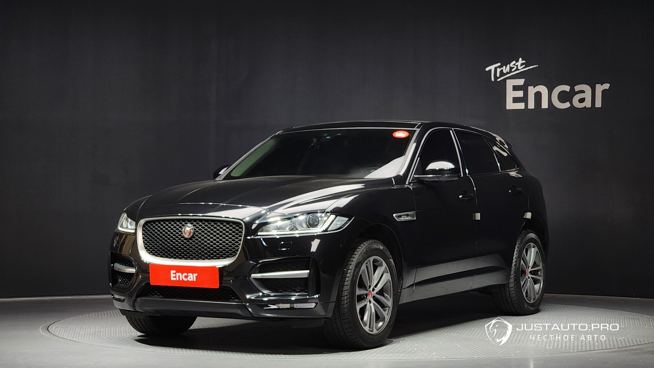 Автомобиль Jaguar F-PACE