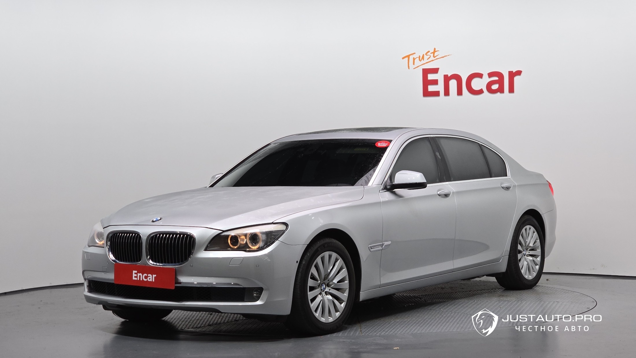 Автомобиль BMW 7-Series