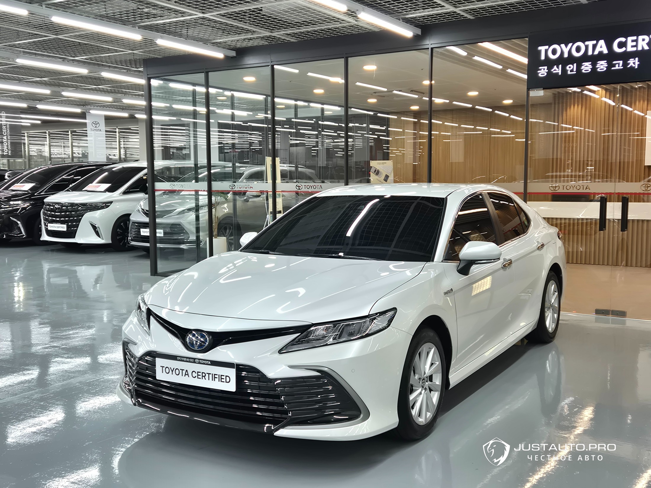 Автомобиль Toyota Camry