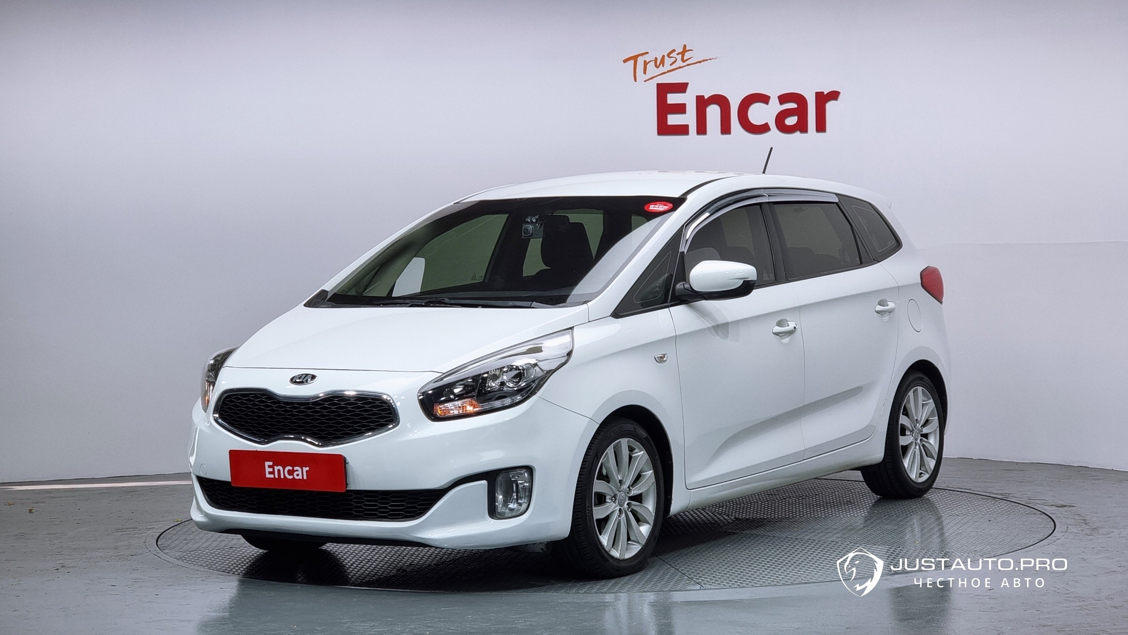 Автомобиль Kia Carens